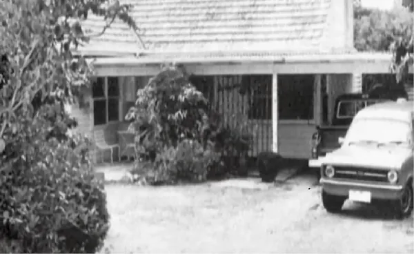 Ian Carrolls Mt Martha house showing the Escort blocking his pickup — Great Bookie Robbery, Melbourne 1976 crime gangs